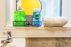 Bathroom amenities