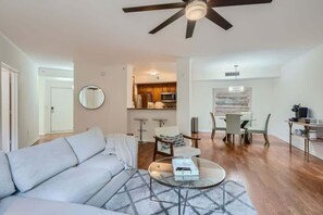 630SSapodillaAve306-WebQuality-004-05DiningRoom