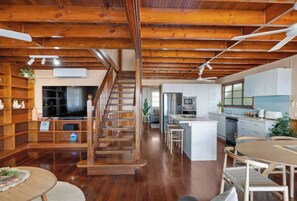 Seamless open living encourages your whole group to come together.