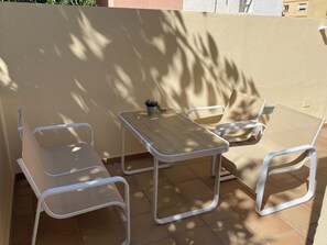 Amplia terraza dotada para pasar una agradable velada