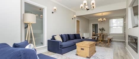 Living Room / Lounge