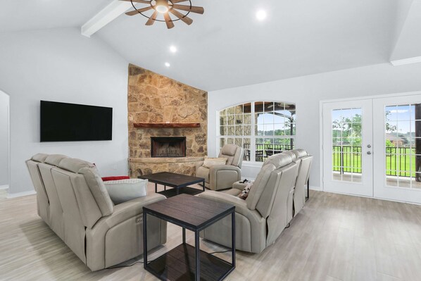Curl up in the airy living room & stream your favorites with tranquil views
