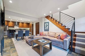 woodrunplace-35-4310_54029845831_o