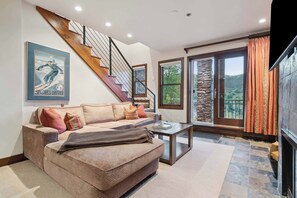 woodrunplace-35-4345_54030096783_o