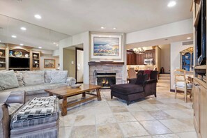 woodrunplace-37-6945_54094116450_o