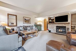 woodrunplace-38-4130_54030099963_o