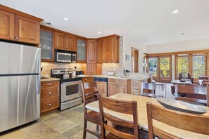 woodrunplace-50-5921_54064247772_o