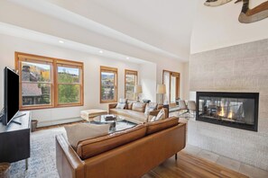 woodrunplace-53-5951_54065585040_o