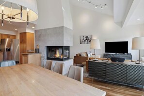 woodrunplace-53-5976_54065380728_o