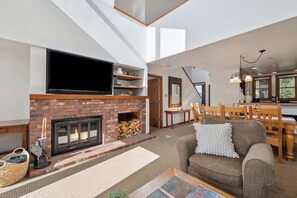 woodrunplace-56-3770_54030313430_o