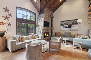 woodrunplace-61-3690_54030318585_o_2