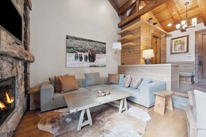 woodrunplace-61-3700_54029865686_o_2