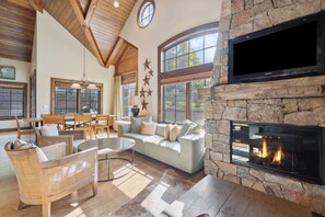 woodrunplace-61-3720_54030318310_o_2