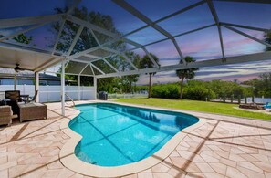 Waterfront 3BR – Pool, Dock, Kayaks & Beach (3415)