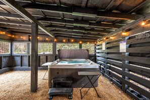 Indoor spa tub