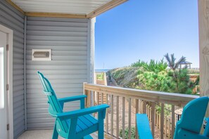 With a beautiful oceanfront deck, an easy community beach access, and a community pool just steps away, this charming condo is designed for relaxation and seaside fun.