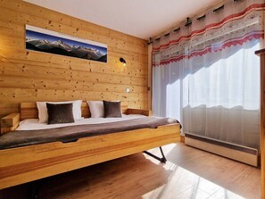Bright and cosy lounge area featuring a comfortable sofa bed, perfect for unwinding after a day on the pistes.