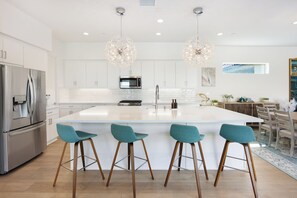 Fully stocked kitchen!