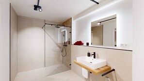 Modern and high-quality furnishings in the N°8A Boardinghouse Lüneburg with barrier-free shower