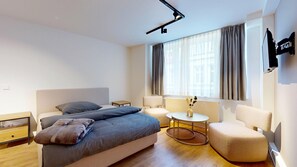 Cozy bedroom with double bed in the N°8A Boardinghouse (1)