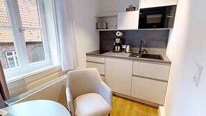 Fully equipped kitchenette in the N°8A Boardinghouse Lüneburg
