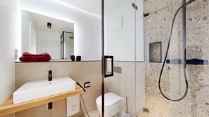 Modern and high-quality furnishings in the N°8A Boardinghouse Lüneburg (1)