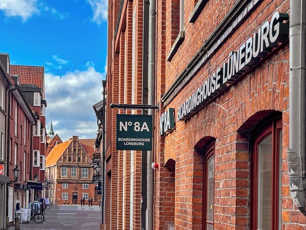 In the middle of the historic old town of Lüneburg – the N°8A Boardinghouse 