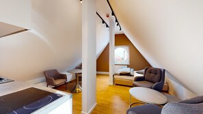 Comfortable and tasteful furnishings in the N°8A Boardinghouse (1)