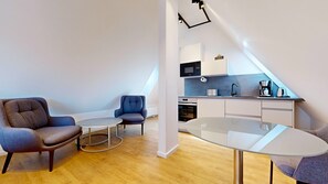 Comfortable and tasteful furnishings in the N°8A Boardinghouse (2)