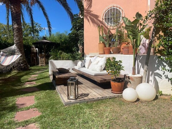 Apartamento en planta baja con terraza chillout - 1
