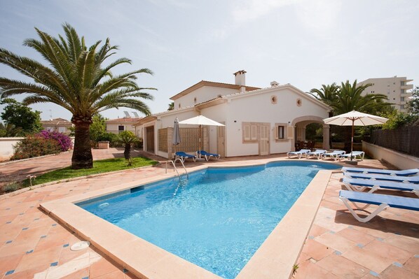 Schwimmbad des Ferienhauses