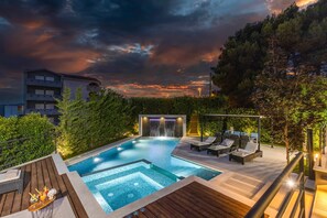 Swimming pool