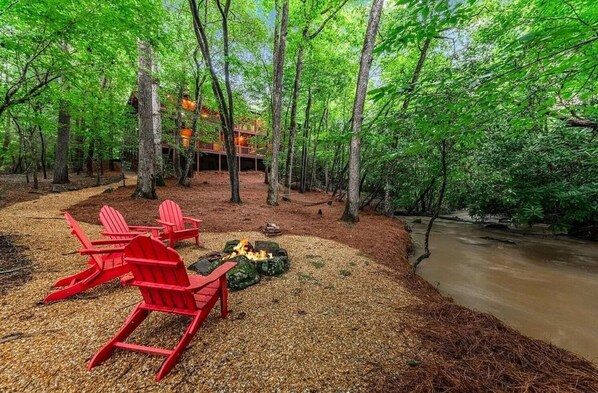 Wild Forest Lodge is a gorgeous Family-sized cabin rental in Blue Ridge