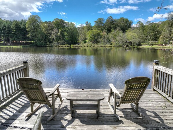 Lake front cabin rental with a private dock on Lake Buckhorn
