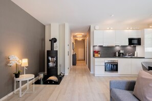 Ferienwohnung Seeluft Wustrow Wohnzimmer mit Kamin