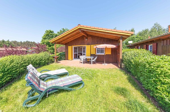 Ferienhaus Sonnenschein in Jabel blick in den Garten