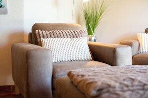 Blumenhaus Waren Wohnzimmer mit gemütlichem Sessel