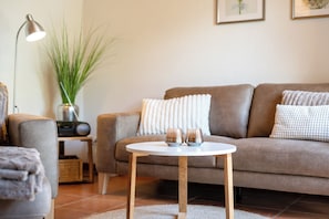 Blumenhaus Waren Wohnzimmer mit gemütlichem Sofa