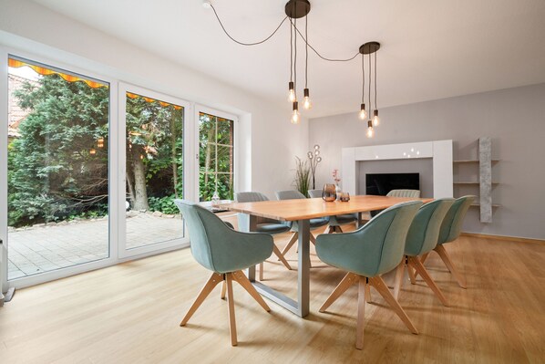 Ferienhaus Landhus Alt Schwerin modernes Wohnzimmer