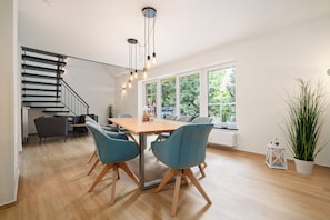 Ferienhaus Landhus Alt Schwerin großzügiger Esstisch