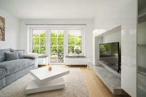 Ferienhaus Landhus Alt Schwerin Wohnzimmer mit Terrassenzugang