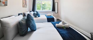COMFORTABLE BEDROOM WITH A VIEW