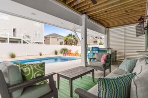 Tiki Bar and Pool Lounge