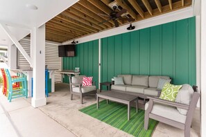Tiki Bar and Pool Lounge