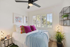 Bedroom 3 with queen bed