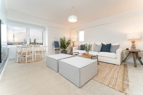 Unwind in this sociable space with a beautiful vista