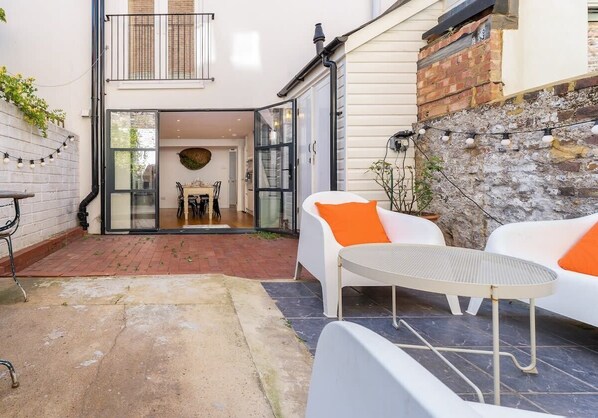 Sunny Terrace on Robert Street, Brighton and Hove - Host & Stay