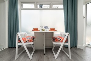 Dining table for 4 guests