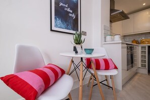 Good Vibes at Buckingham, Brighton and Hove - Host & Stay