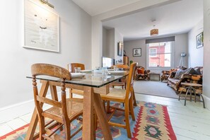 The dining table seats up to 6 guests - it's perfect for brunch or dinner with friends. The dining space is open plan to the living room with comfy sofas, chairs and a Smart TV. 